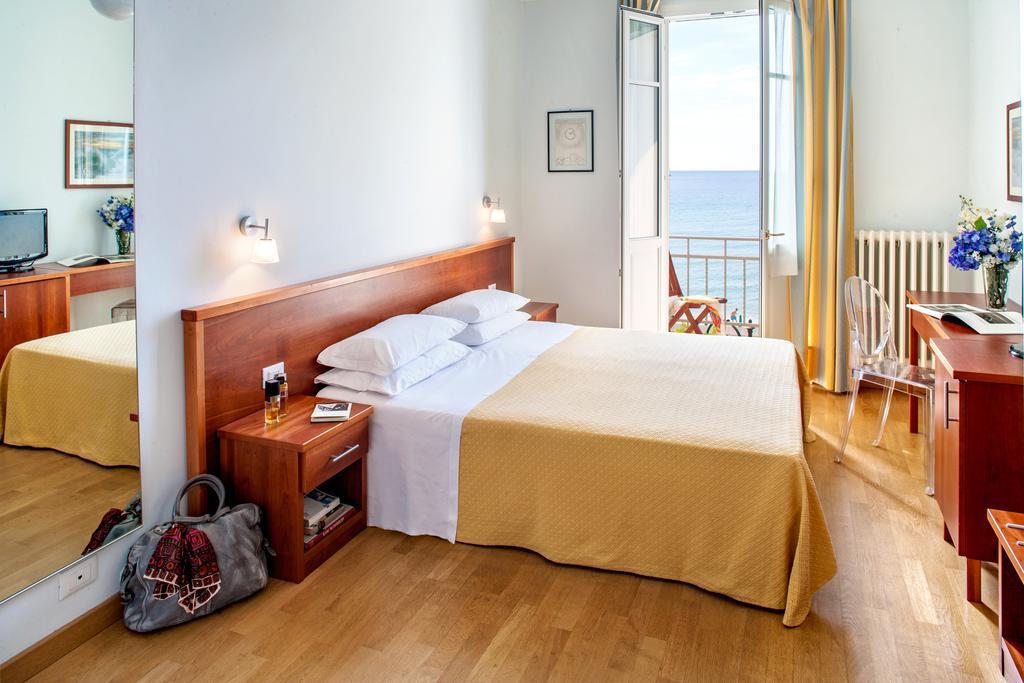 Hotel Beau Sejour Alassio Eksteriør billede